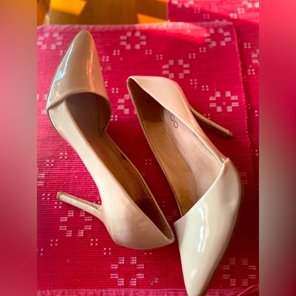 Nude Patent Leather Stiletto Heels / Size 8 (38.5 EU) - Picture 4 of 5